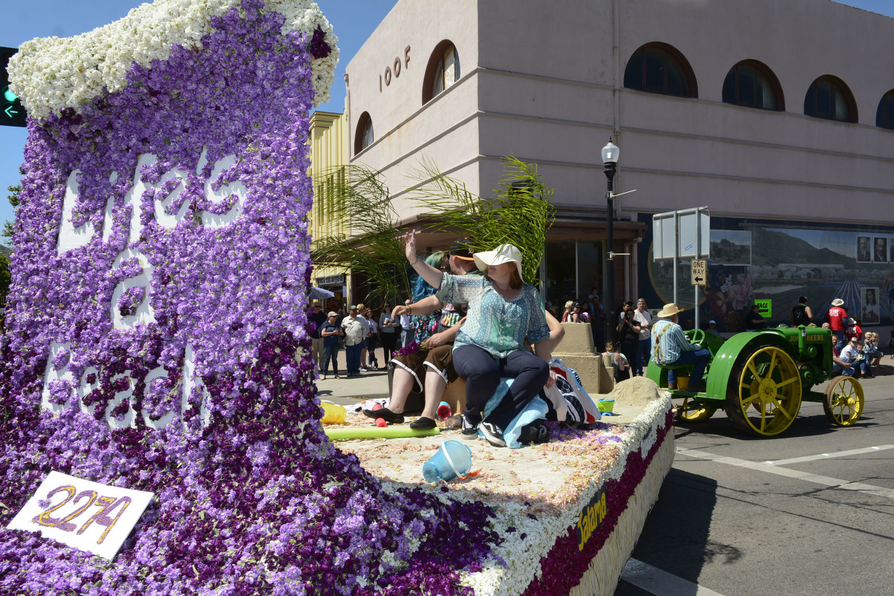 062919 Flower Festival parade 34.jpg